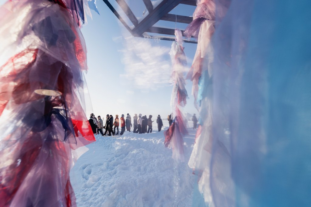 Frozen People på havisen ved Nallikari
