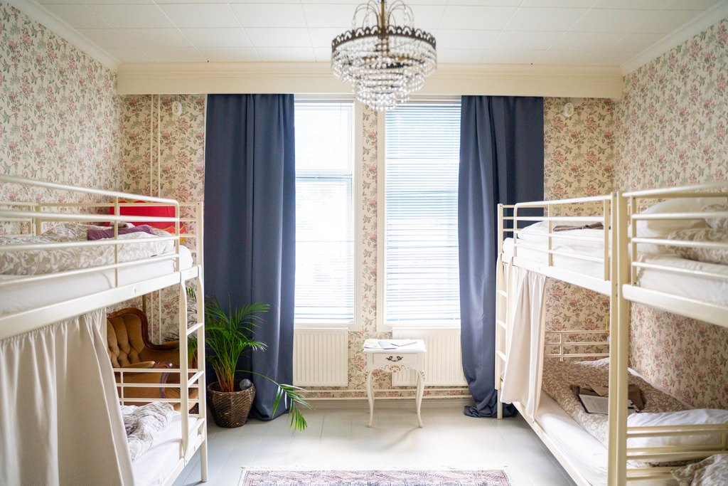Hostel Cafe Huvila, a historic villa by the Toppilansalmi waterfront
